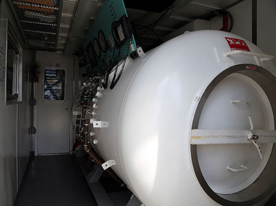 The NOAA Ship <i>Hiʻialakai</i> decompression chamber.