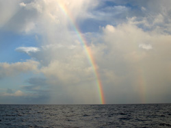 Ānuenue - rainbow, a favorable omen.